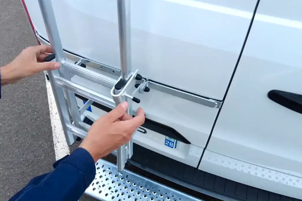 echelle aluminium rabattable 01